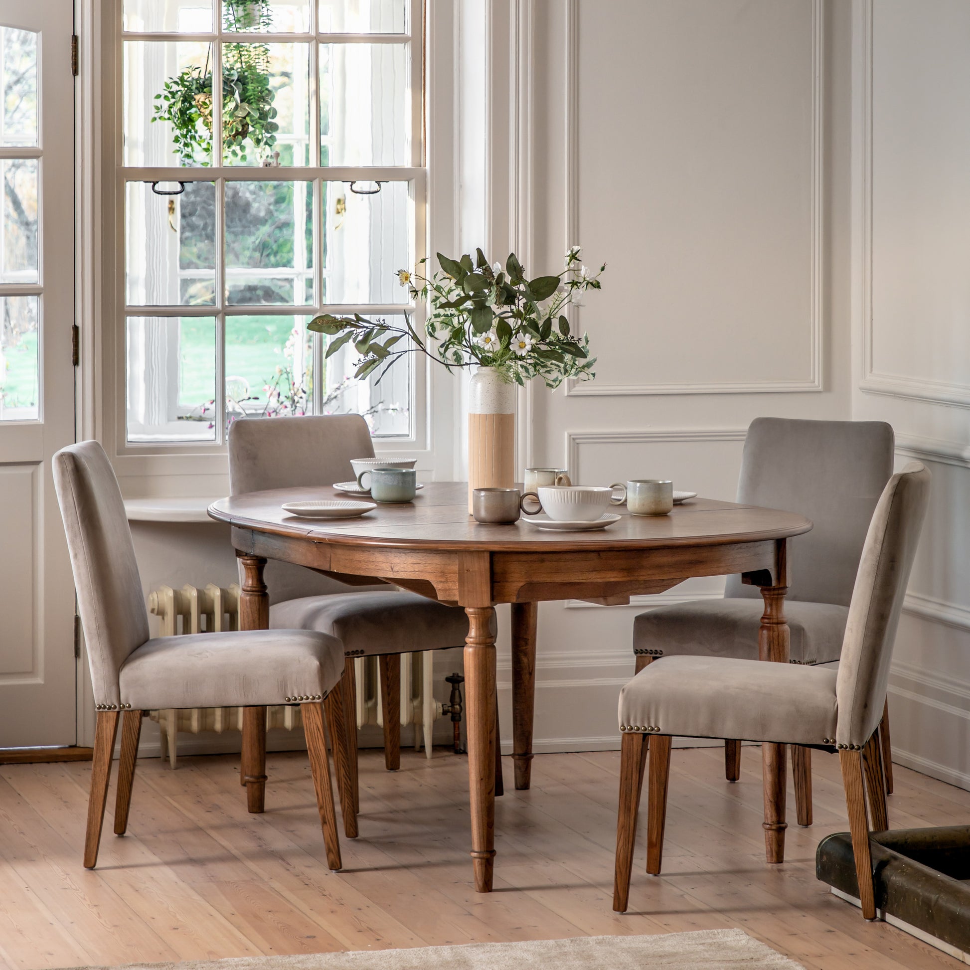 Highgrove Round Extending Dining Table